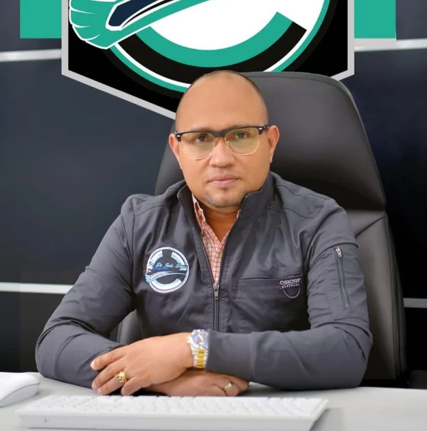 Dr. Francisco De Jesús López en su consultorio